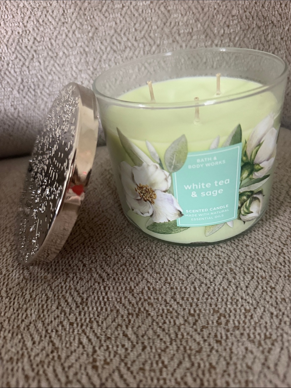 Bath & Body Works White Tea & Sage 3-Wick Candle — Light Green Wax